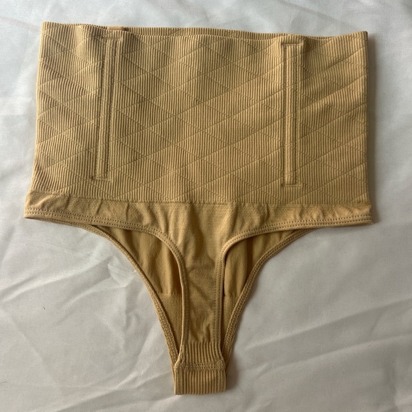 Everyday tummy control thong - Picture 4 of 6